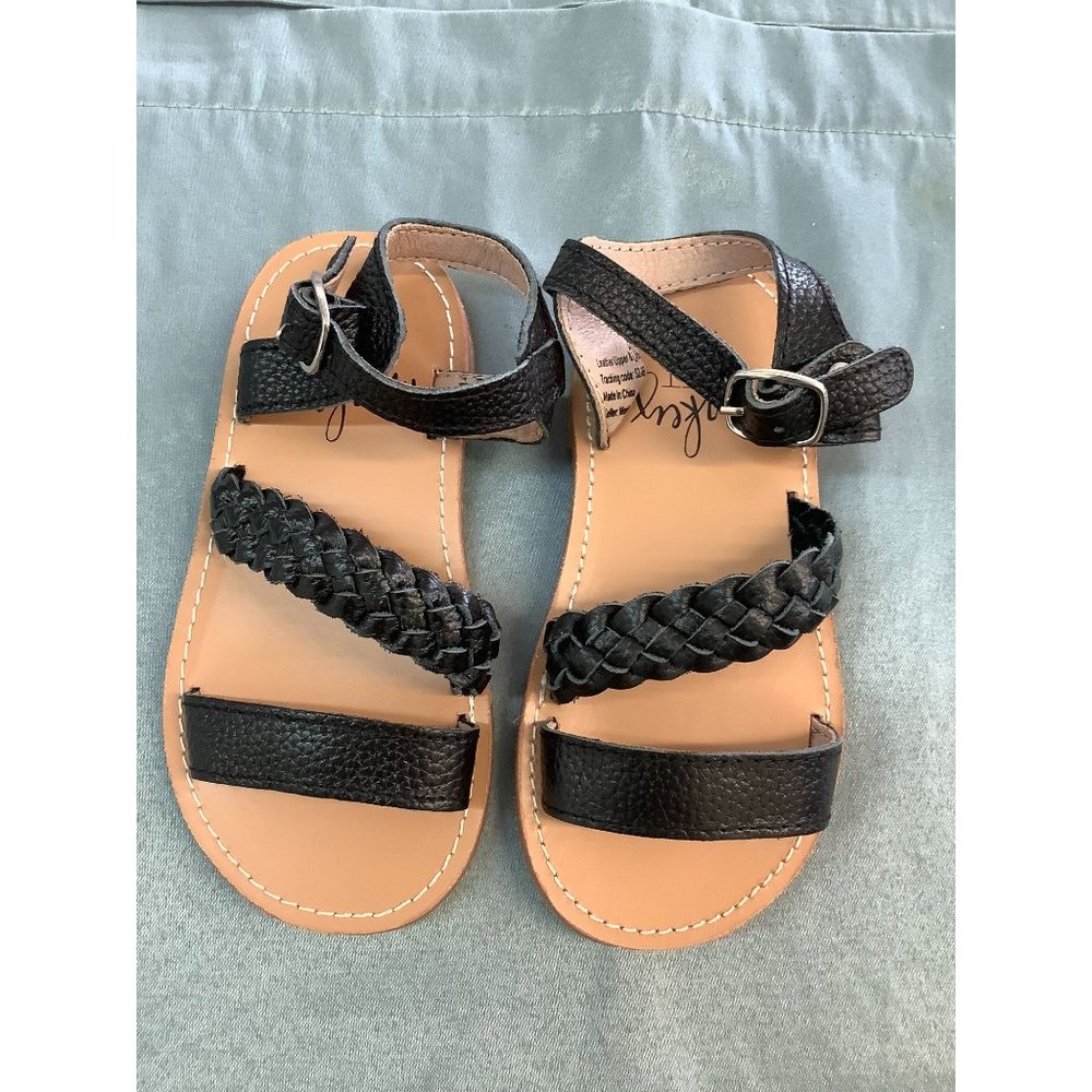 Black Sandals‎